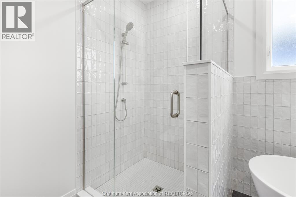 30 ROSEWOOD CRESCENT - 25
