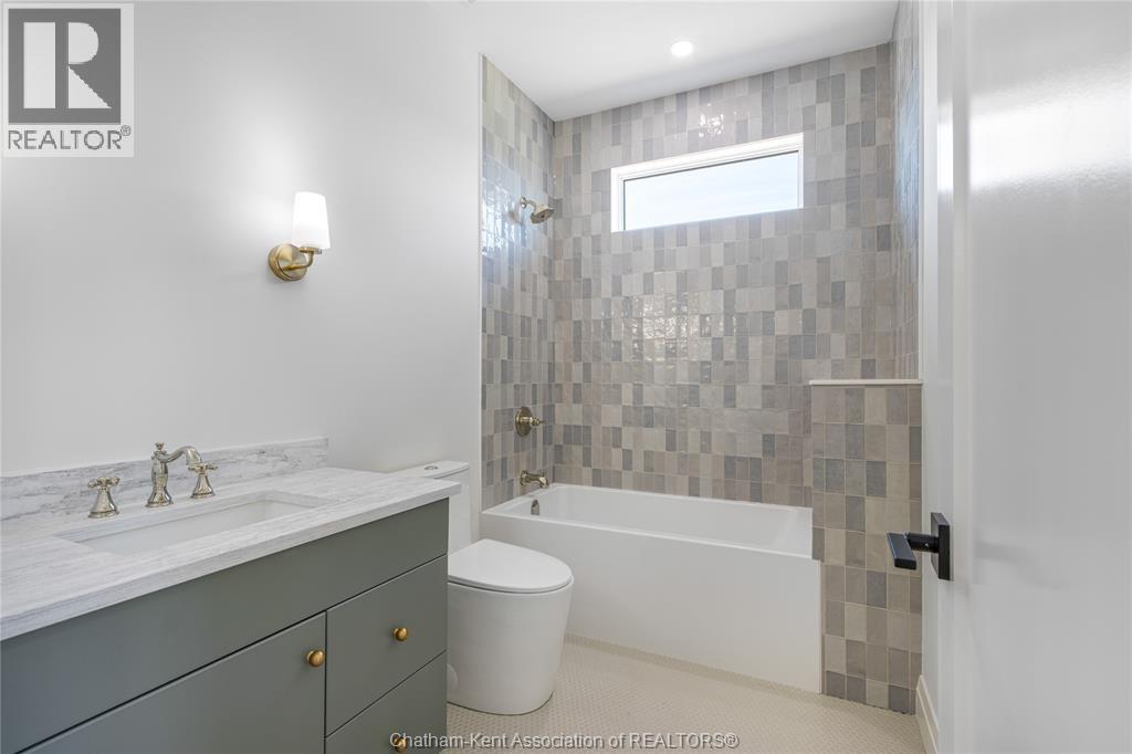 30 ROSEWOOD CRESCENT - 29