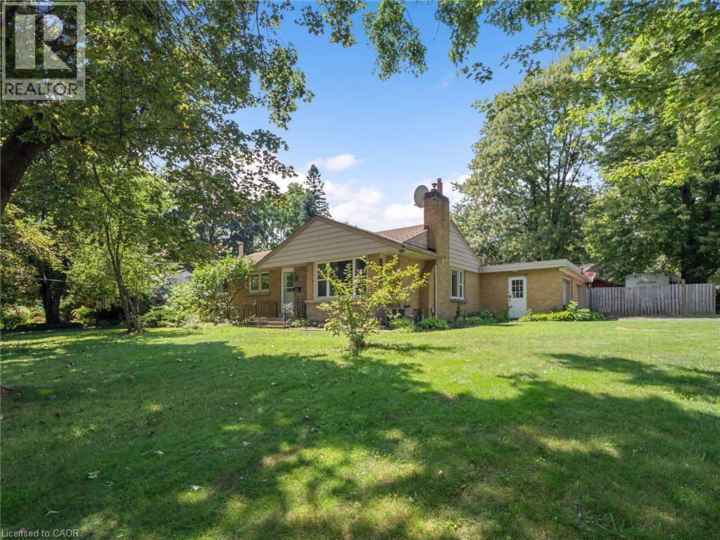 20 ALAN Crescent, Fonthill, Ontario, L0S1E0, Fonthill, Ontario — photo 4 of 5