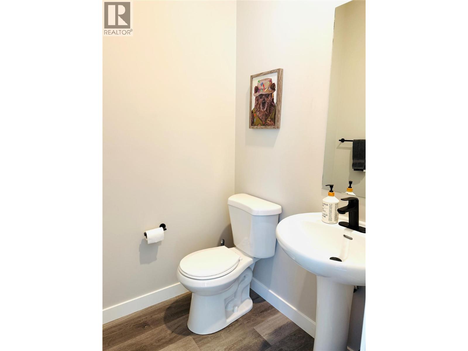 #2 4883 Stanley Street - Image 31