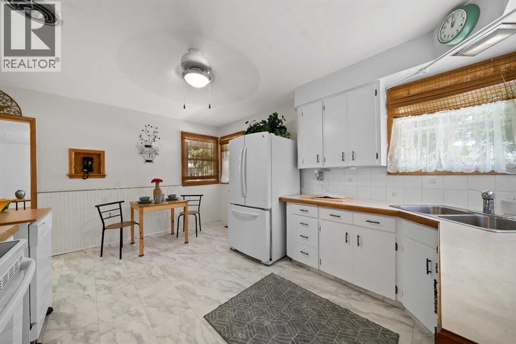 85 Huckvale Crescent SW - 11