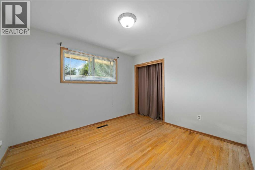 85 Huckvale Crescent SW - 15