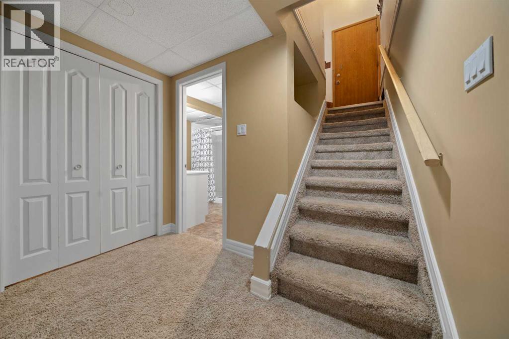 85 Huckvale Crescent SW - 17