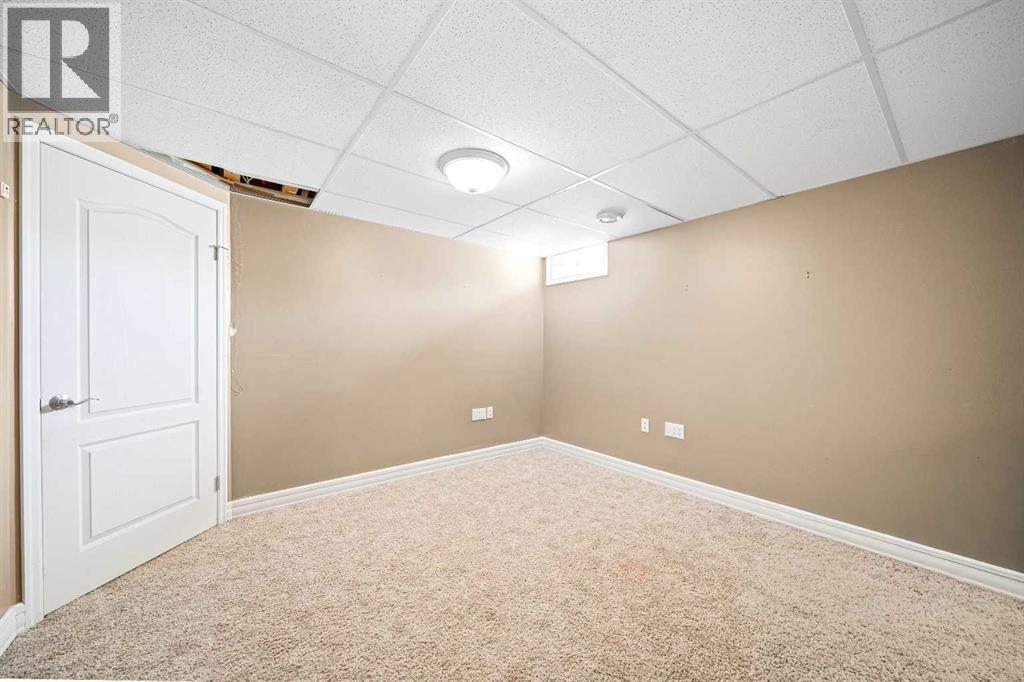 85 Huckvale Crescent SW - 18