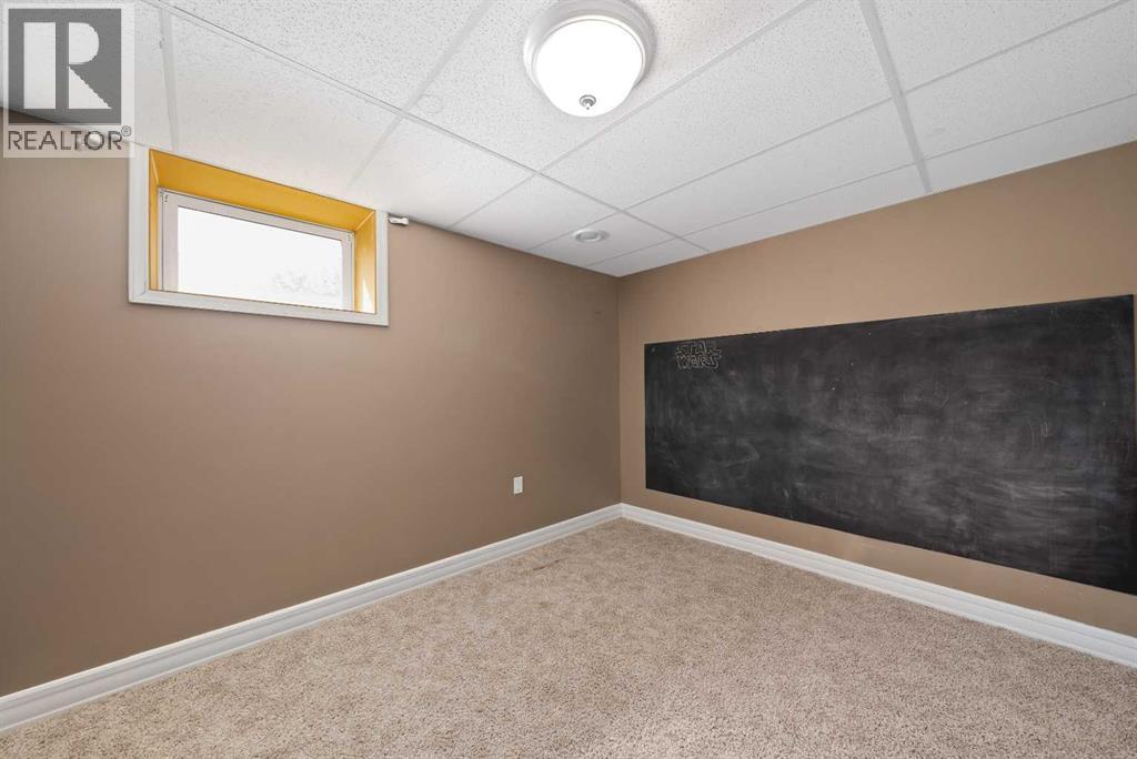85 Huckvale Crescent SW - 19