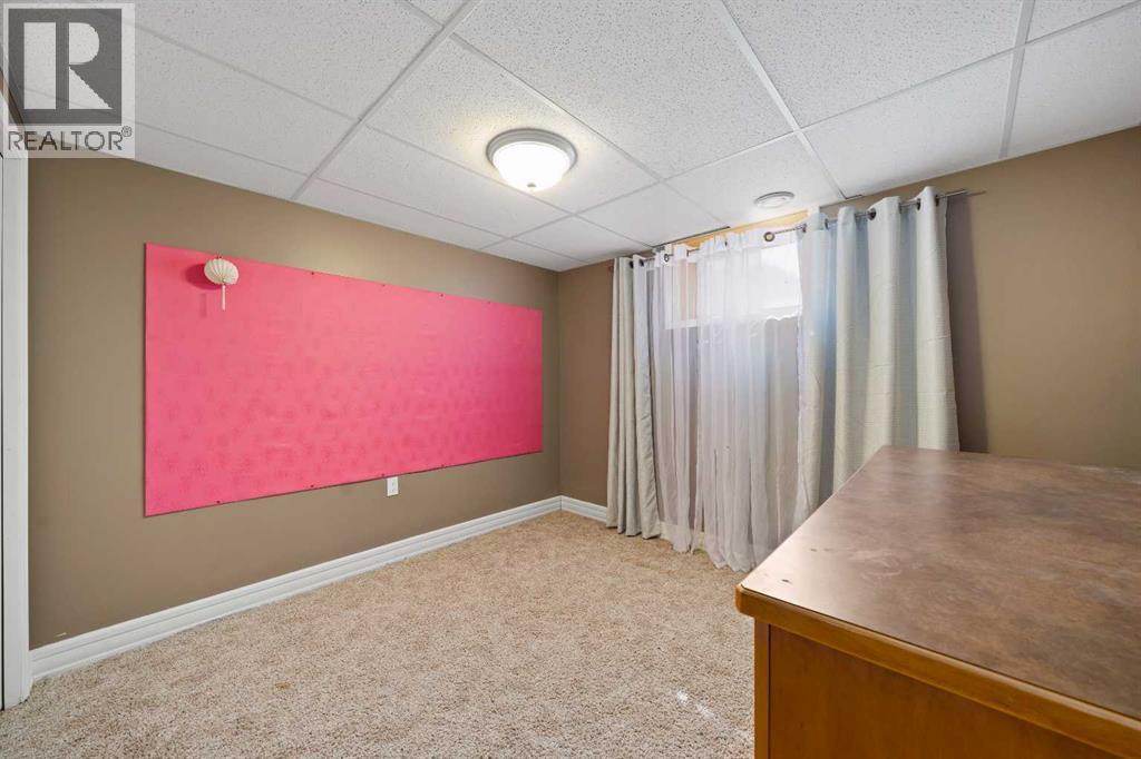 85 Huckvale Crescent SW - 20