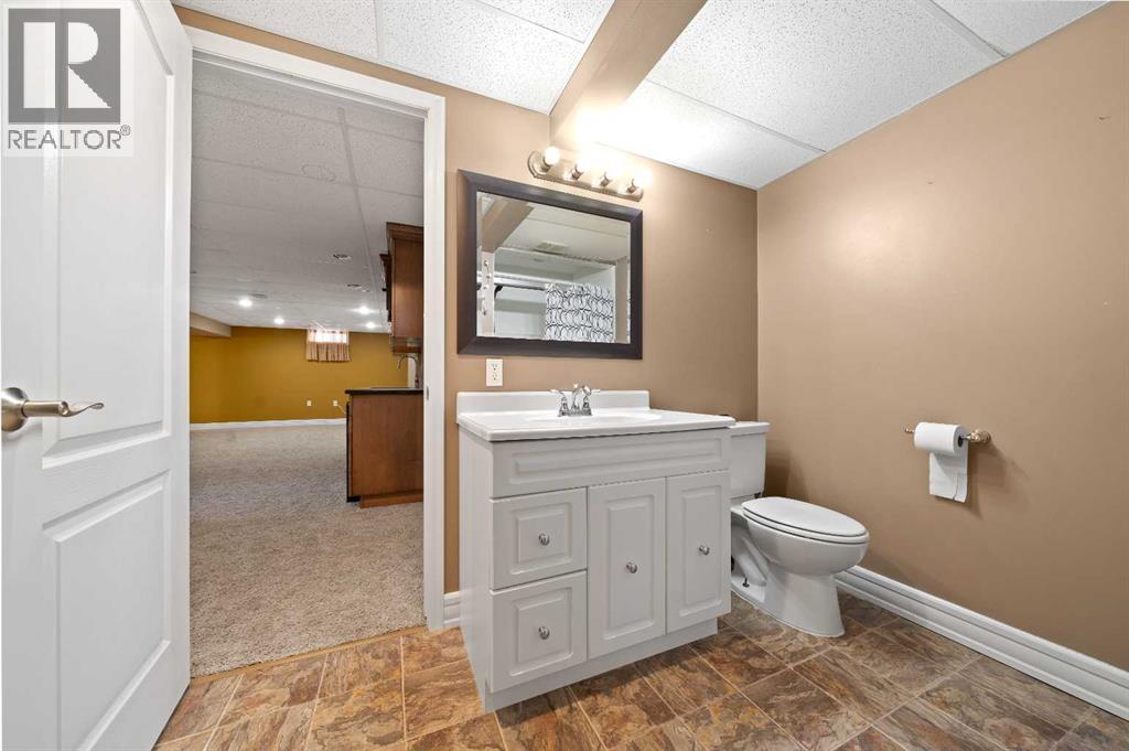 85 Huckvale Crescent SW - 25