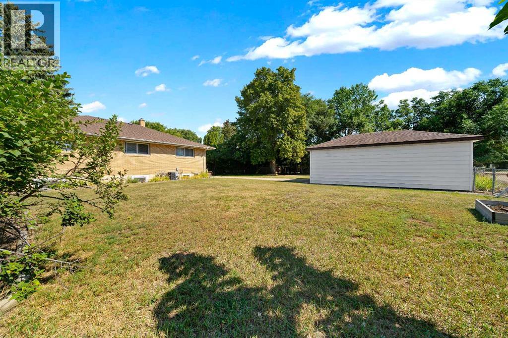 85 Huckvale Crescent SW - 34