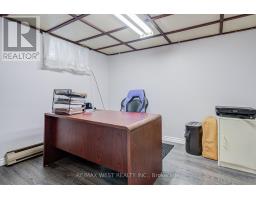 65 Ridge Point Crescent, Toronto, ON M6M2Z7 Photo 30
