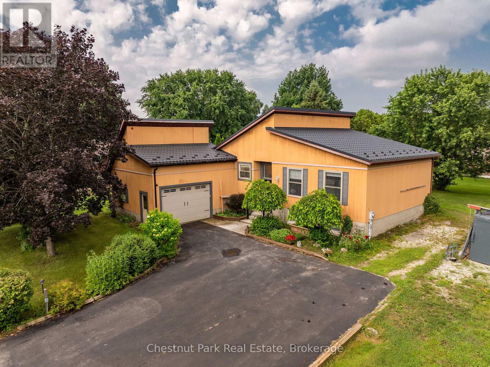 384 URSTADT STREET - 2