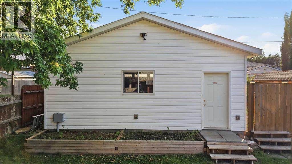 Listing photo – 3814 58 Avenue, Red Deer