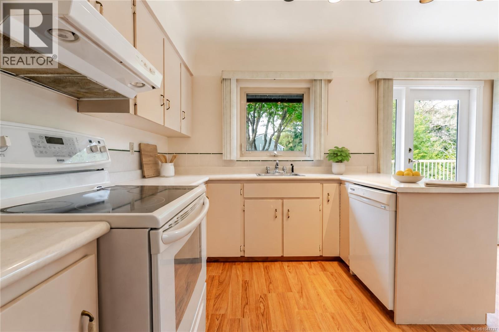 3278 Henderson Rd - 10