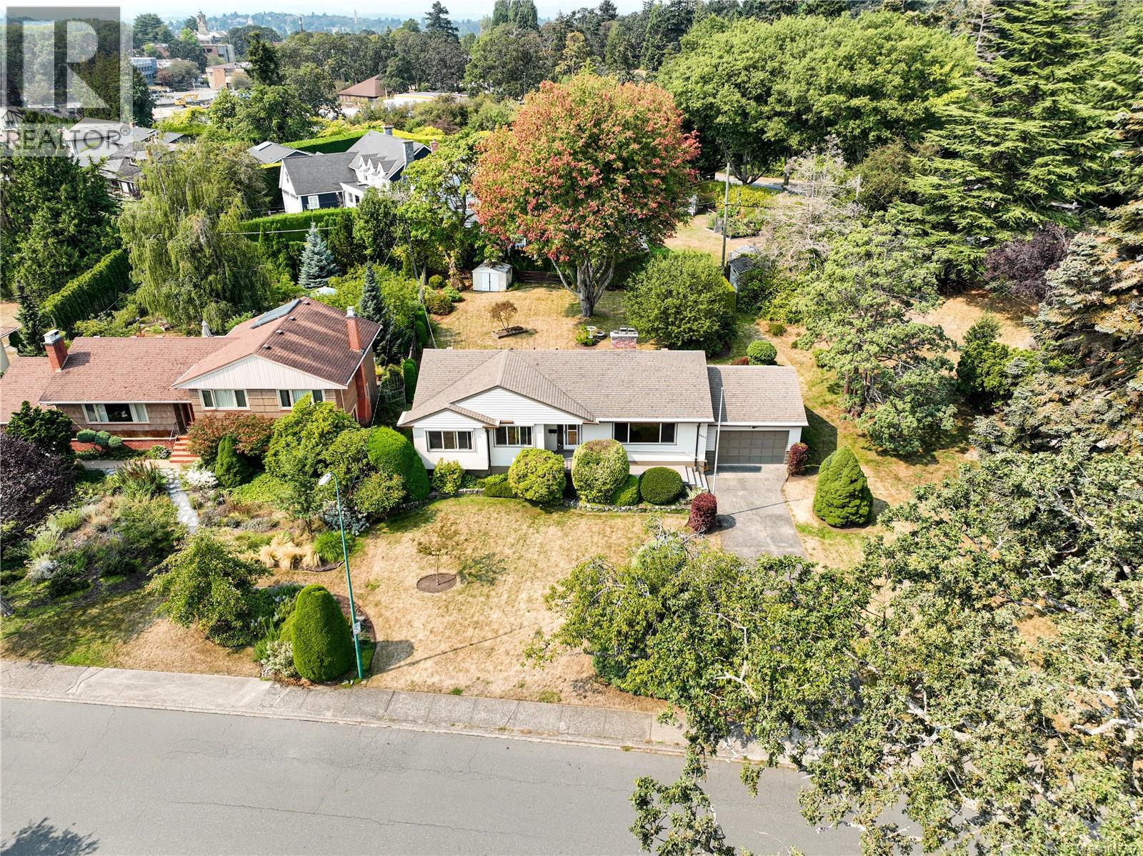  3278 Henderson Road, Oak Bay