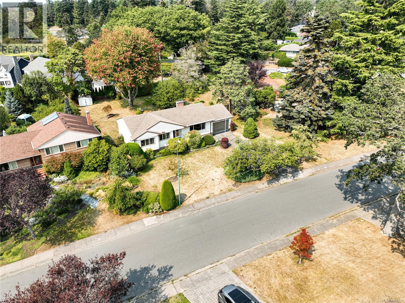  3278 Henderson Road, Oak Bay