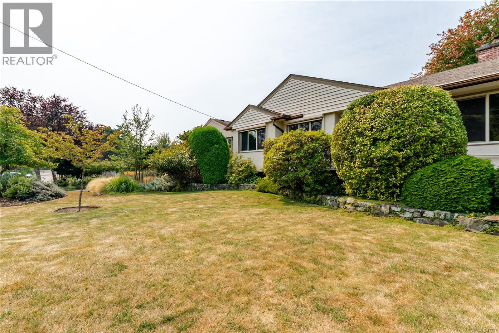  3278 Henderson Road, Oak Bay