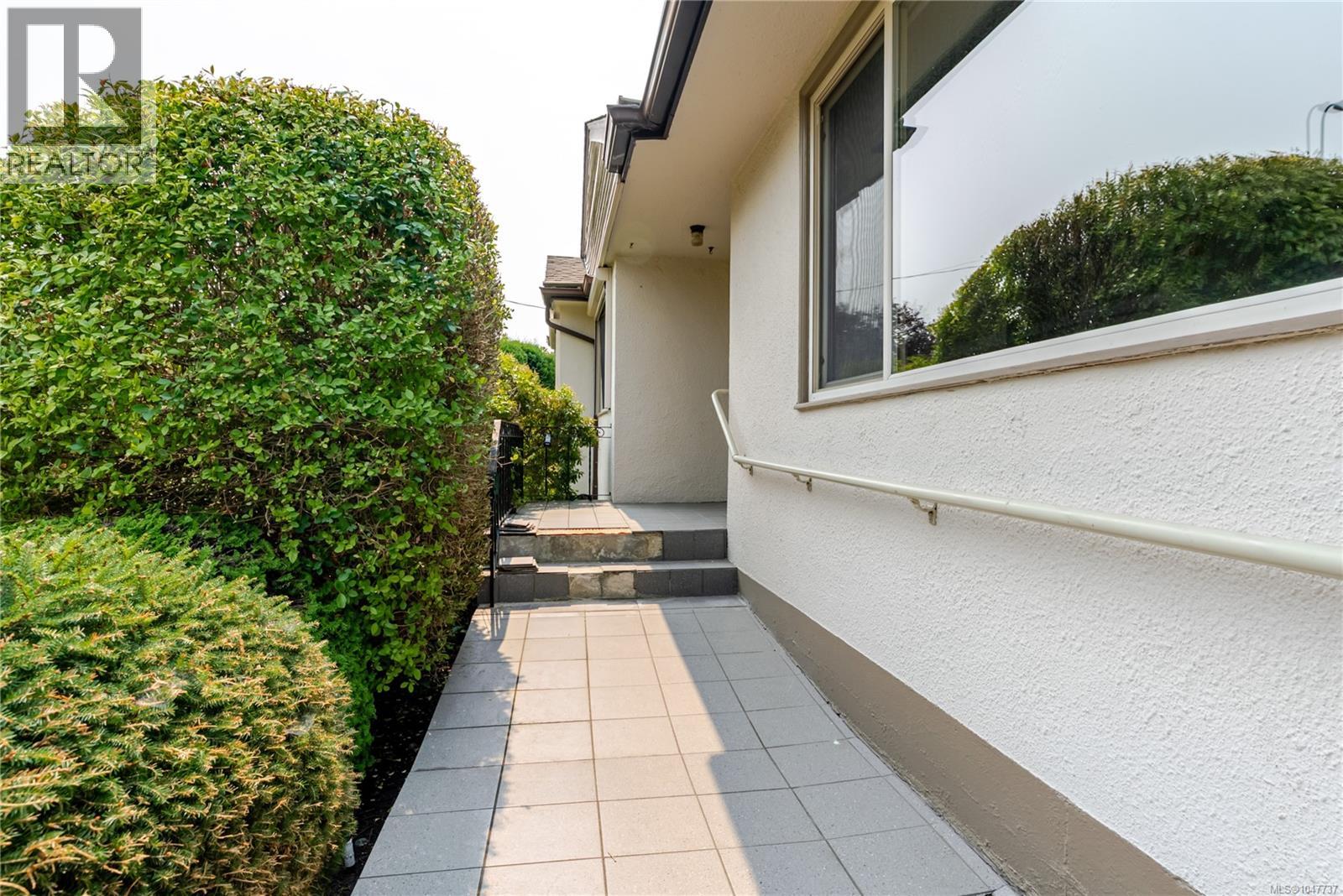  3278 Henderson Road, Oak Bay