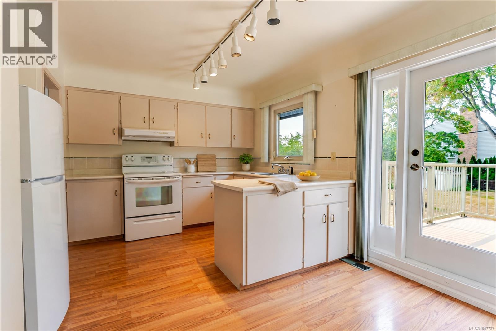 3278 Henderson Rd - 8