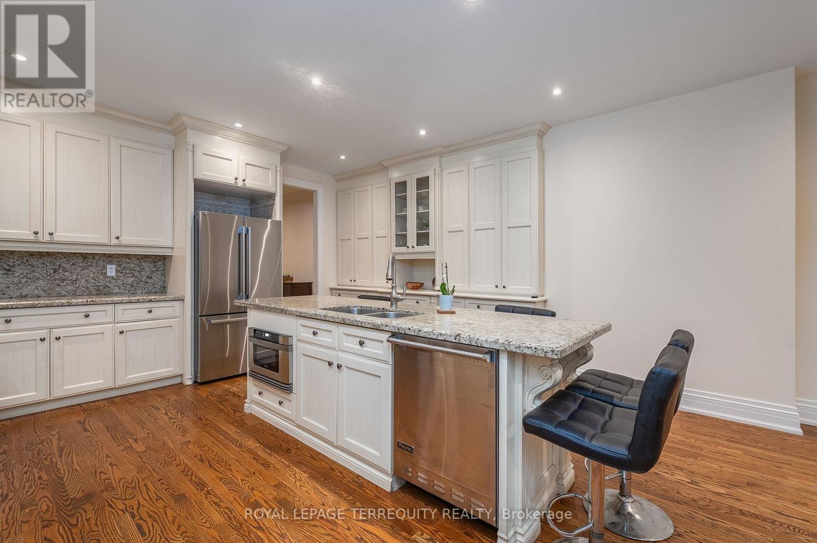 329 WALMER ROAD - 12