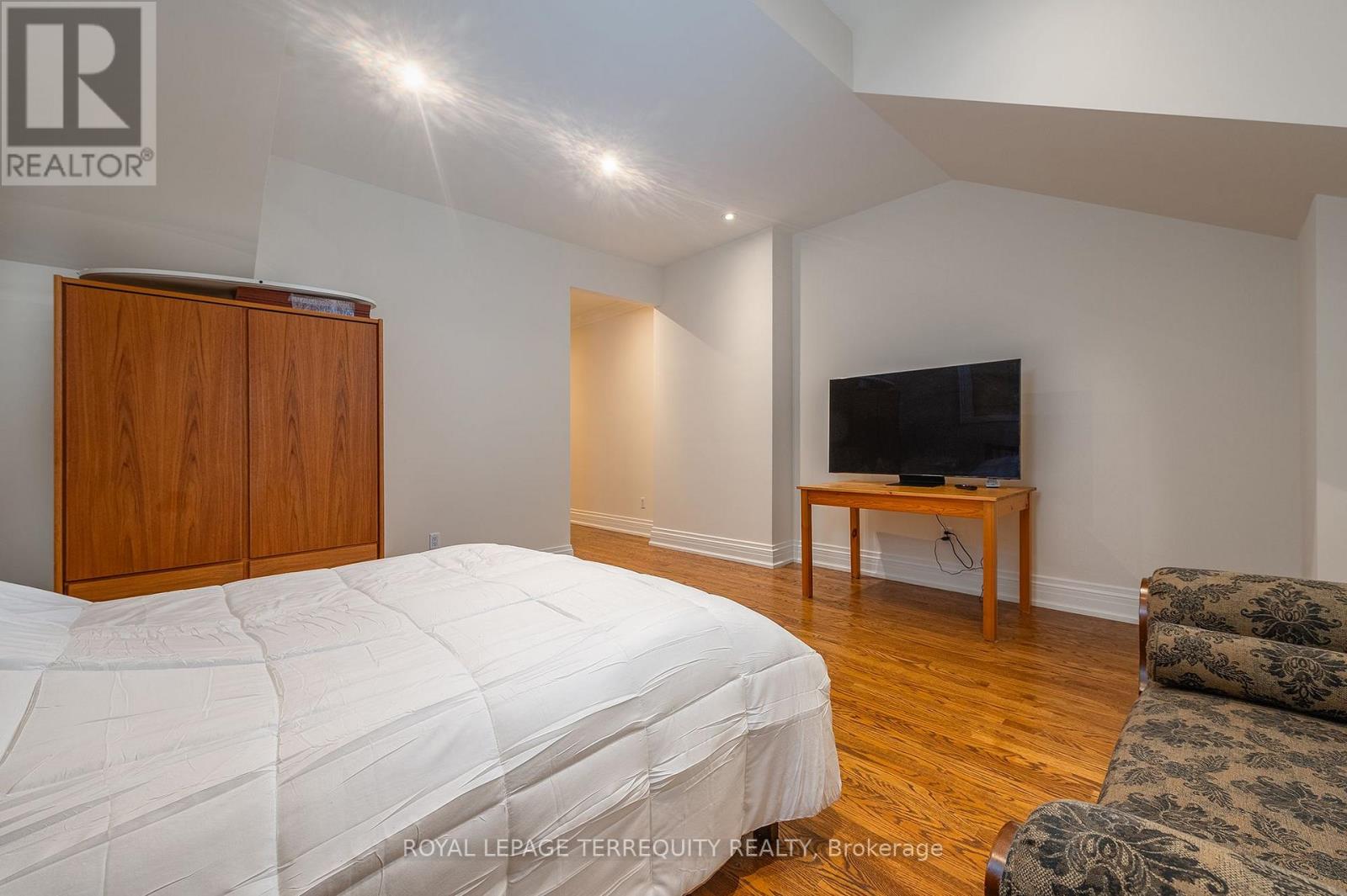 329 WALMER ROAD - 23
