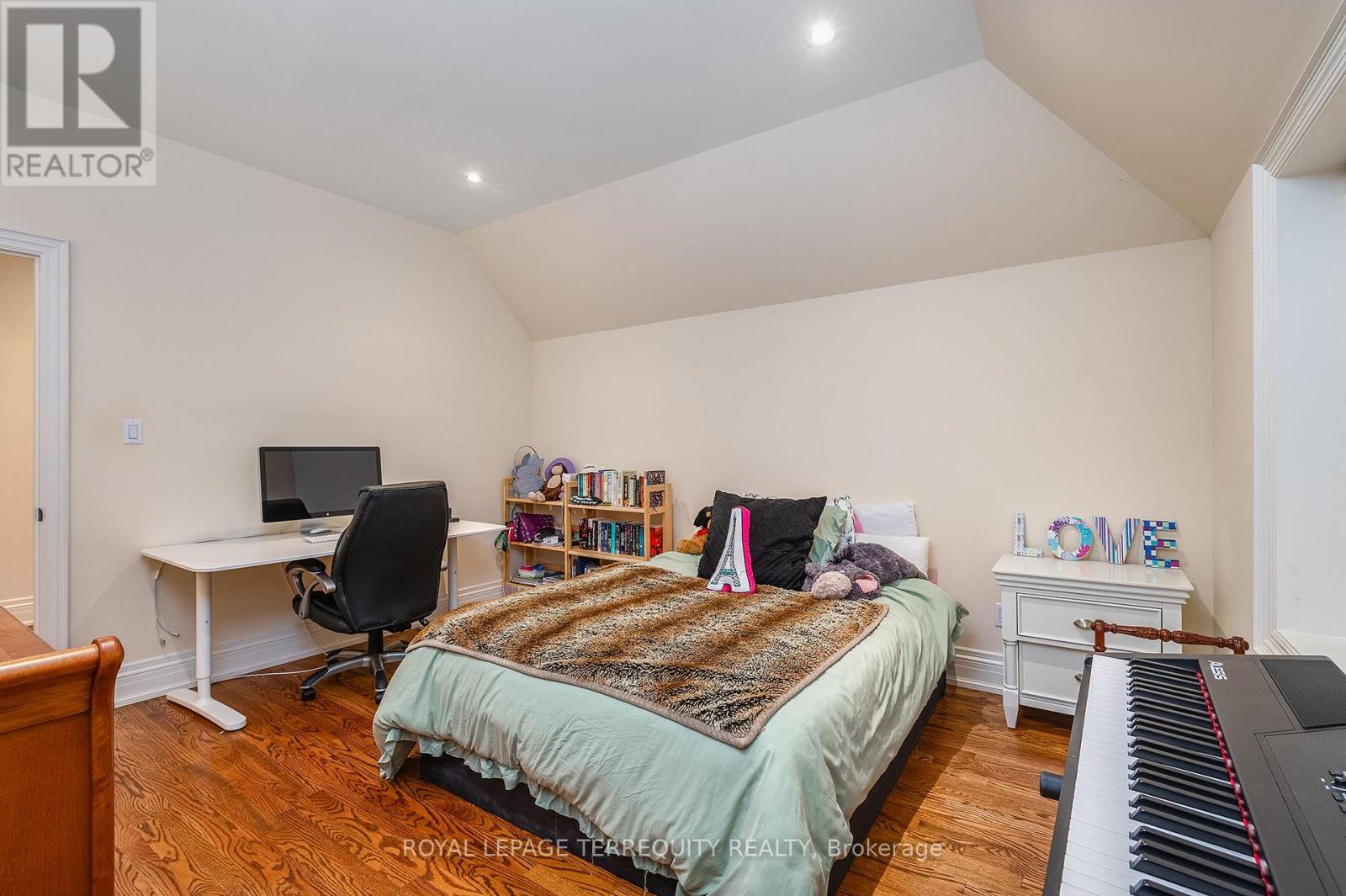 329 WALMER ROAD - Image 33