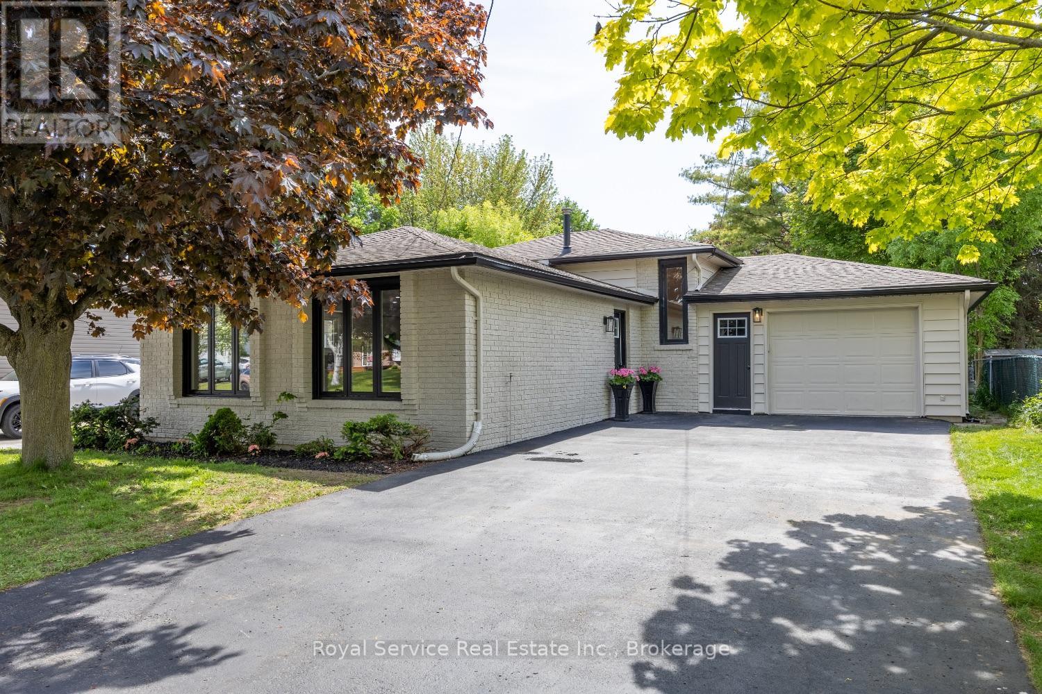 567 DAINTRY CRESCENT - 2