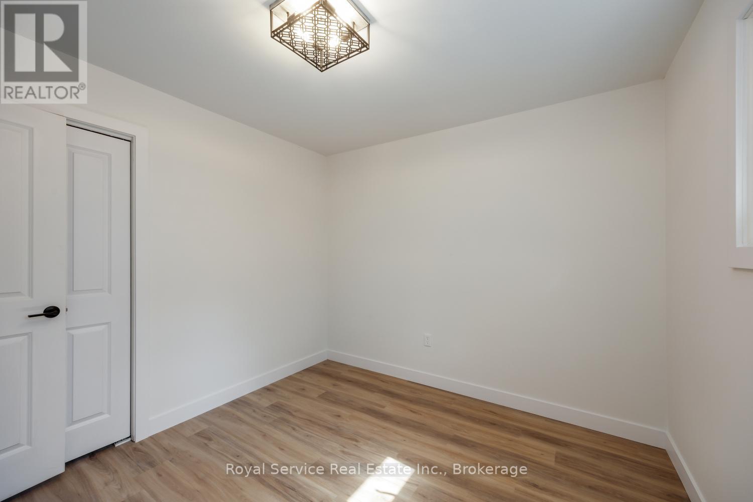 567 DAINTRY CRESCENT - 24