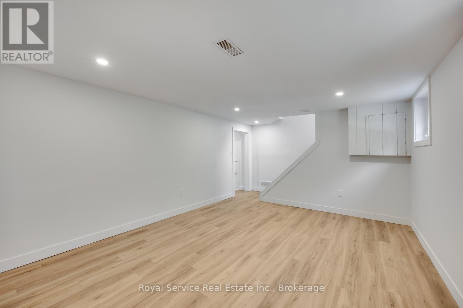 567 DAINTRY CRESCENT - Image 32