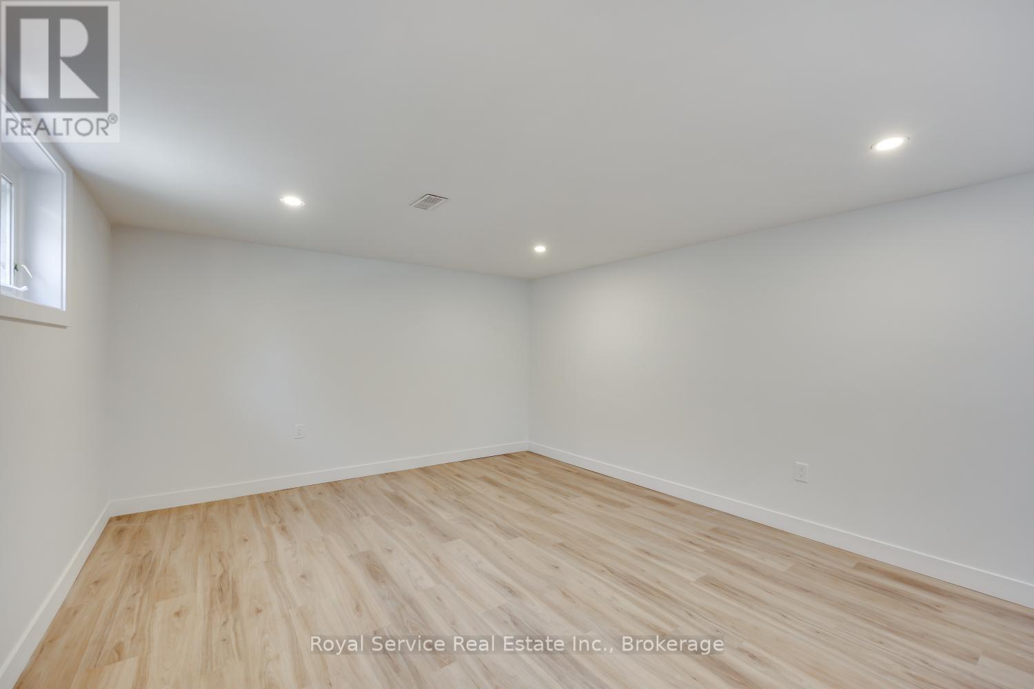 567 DAINTRY CRESCENT - 35