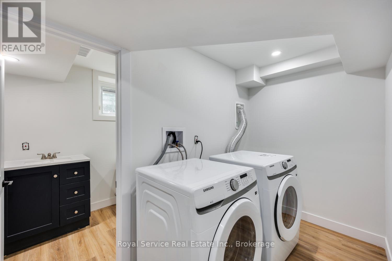 567 DAINTRY CRESCENT - 37
