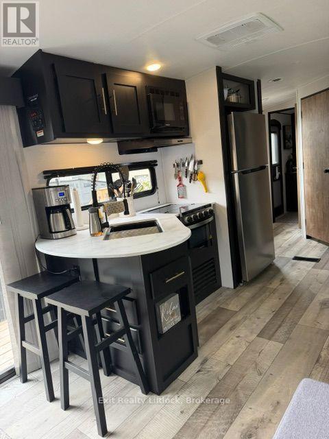 (188 MAPLEVIEW) - 2560 WESTVIEW ROAD - 11