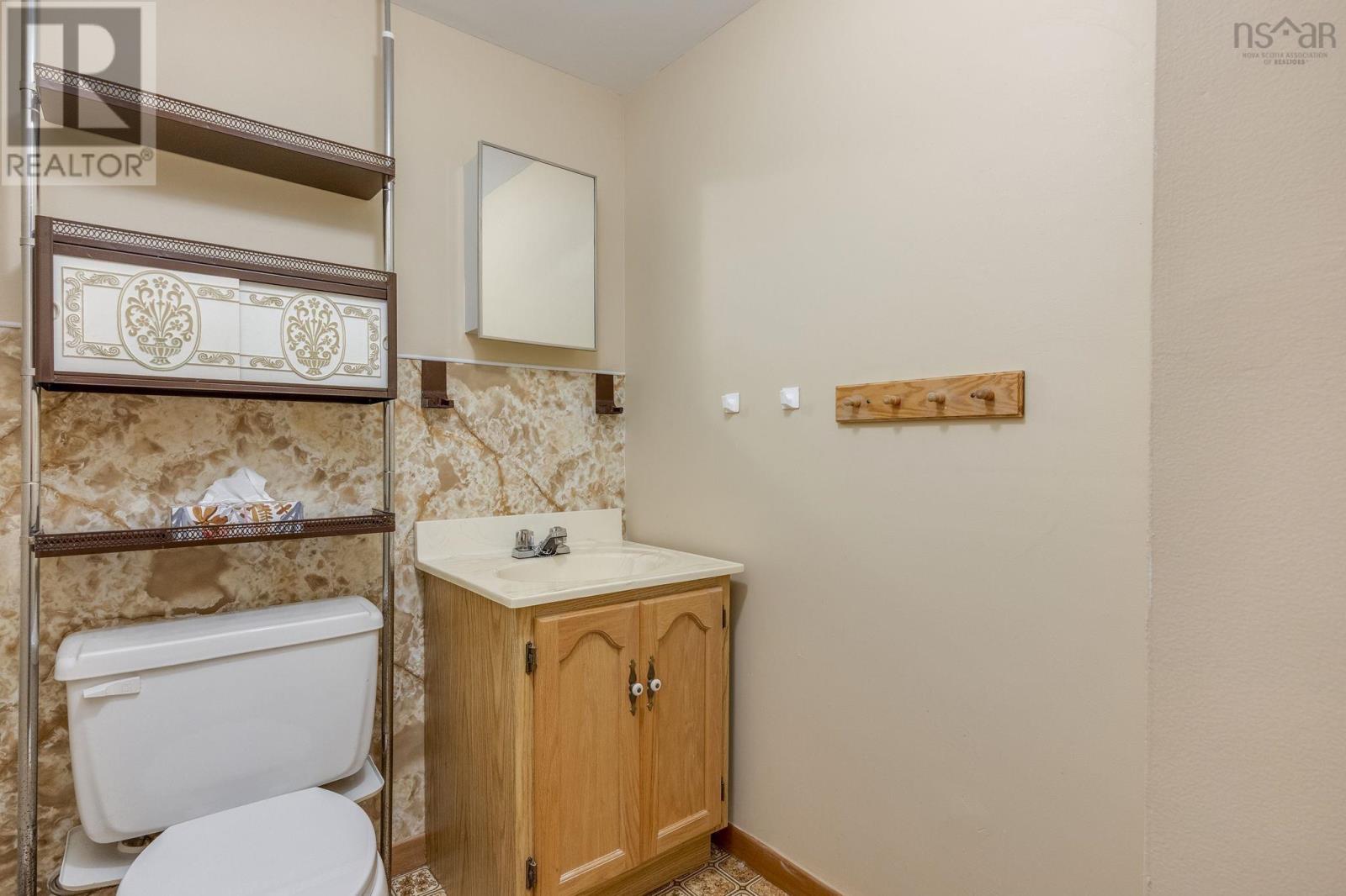 62 Cook Avenue - Image 35