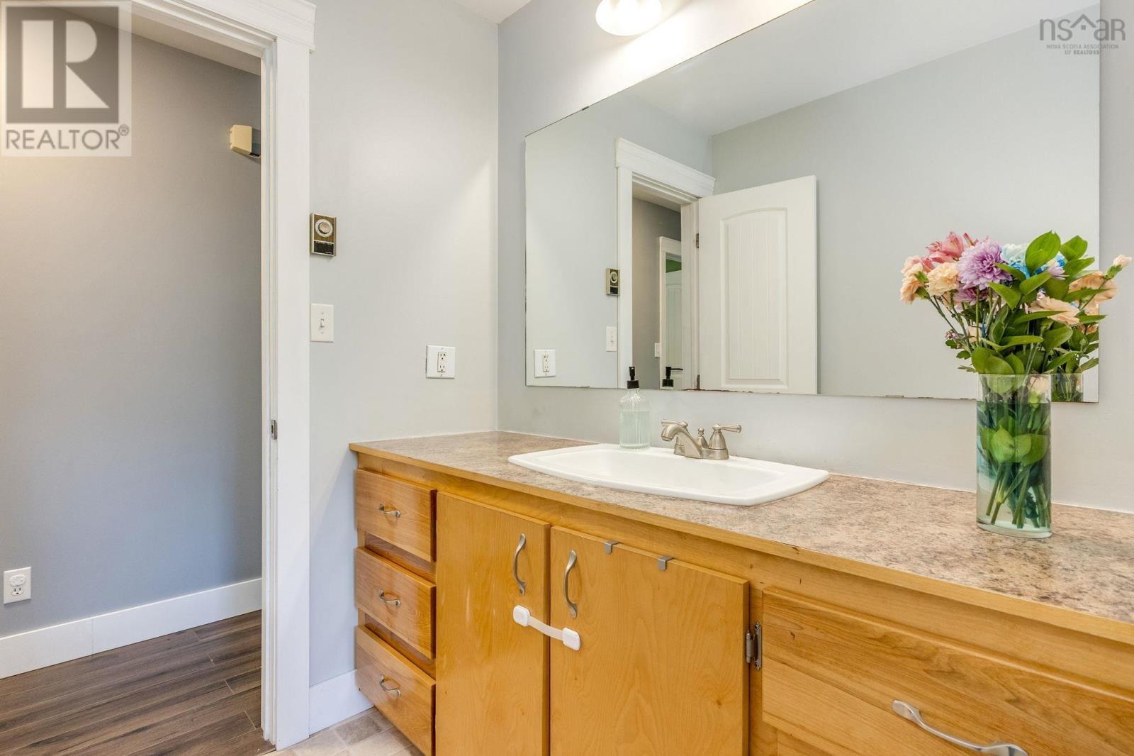 62 Cook Avenue - Image 22