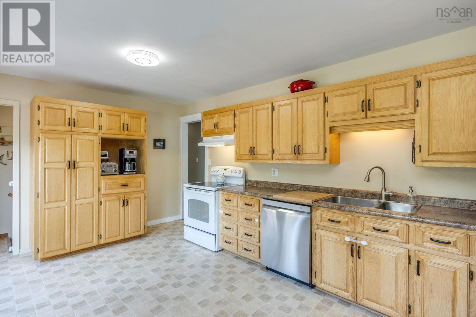 62 Cook Avenue - Image 12