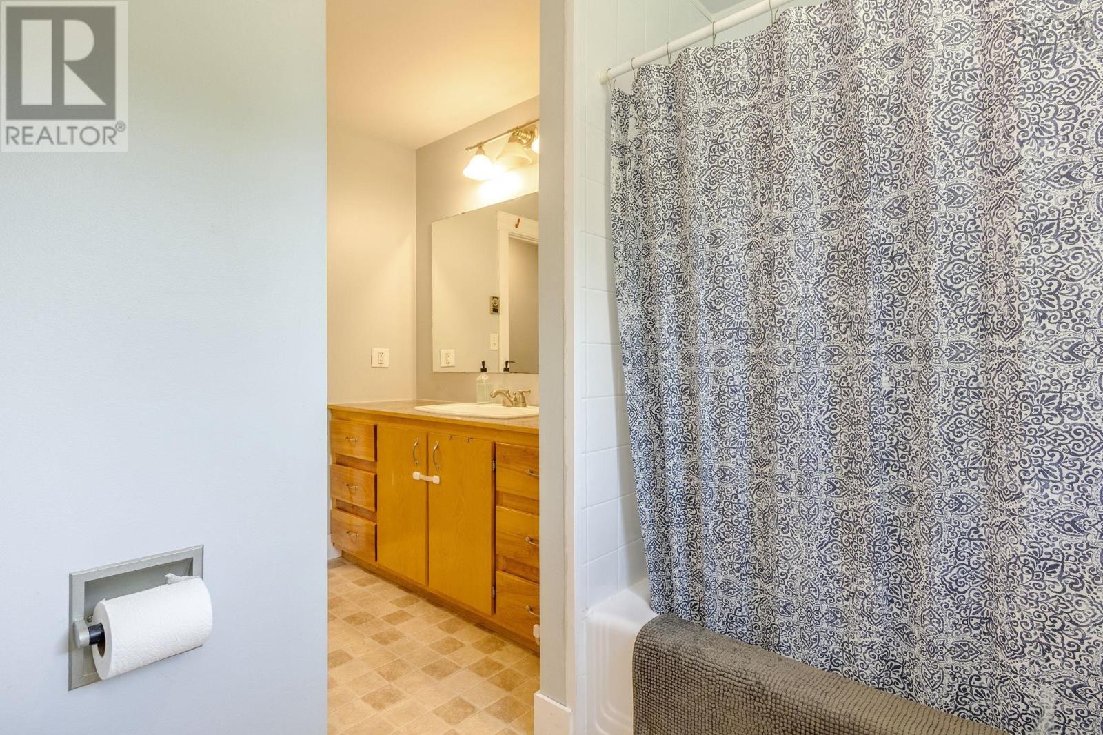 62 Cook Avenue - Image 21