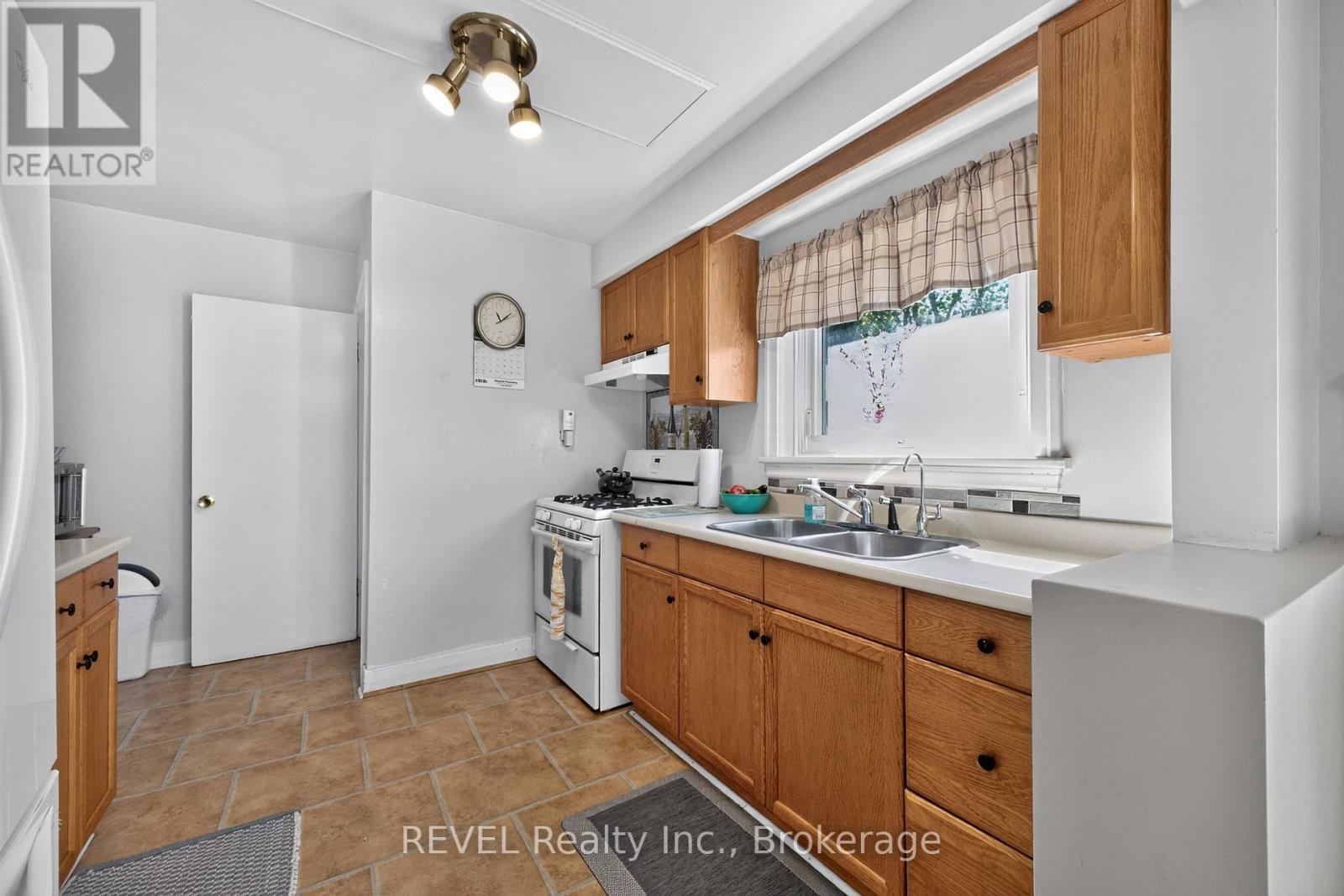 33 LEWIS STREET - Image 13