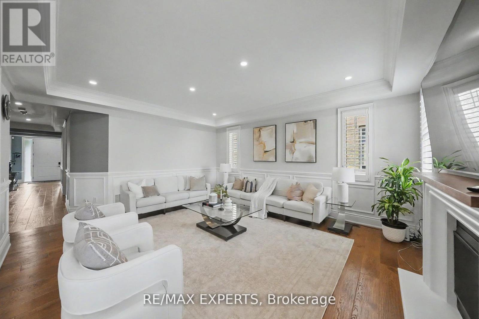 74 DUNROBIN CRESCENT - 20