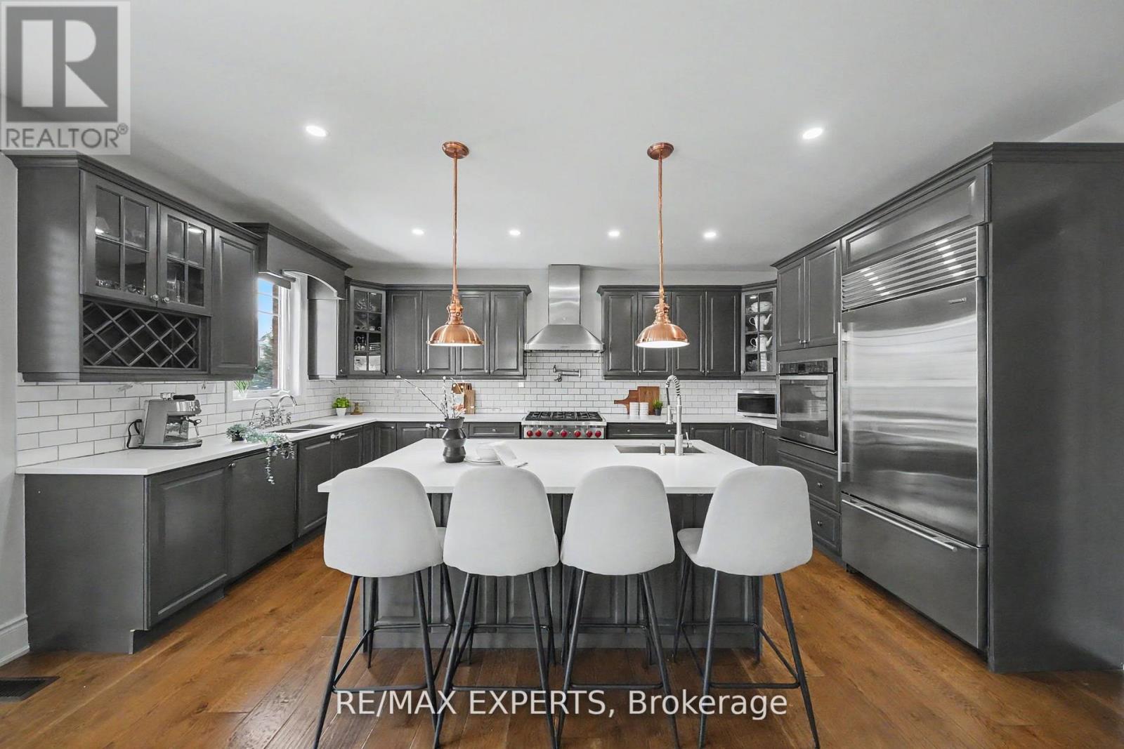 74 DUNROBIN CRESCENT - 23