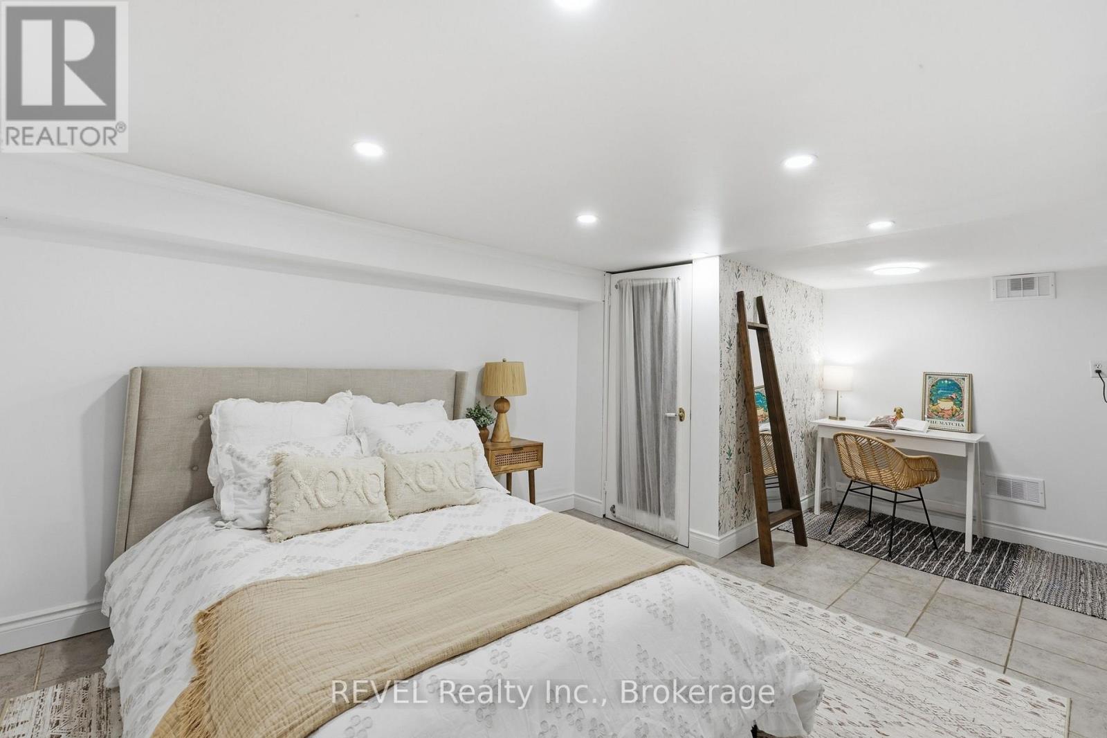 128 ROBERT STREET - 18