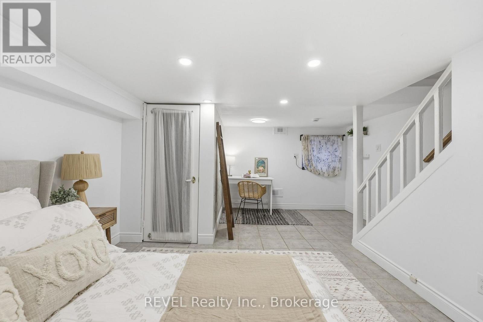 128 ROBERT STREET - 23