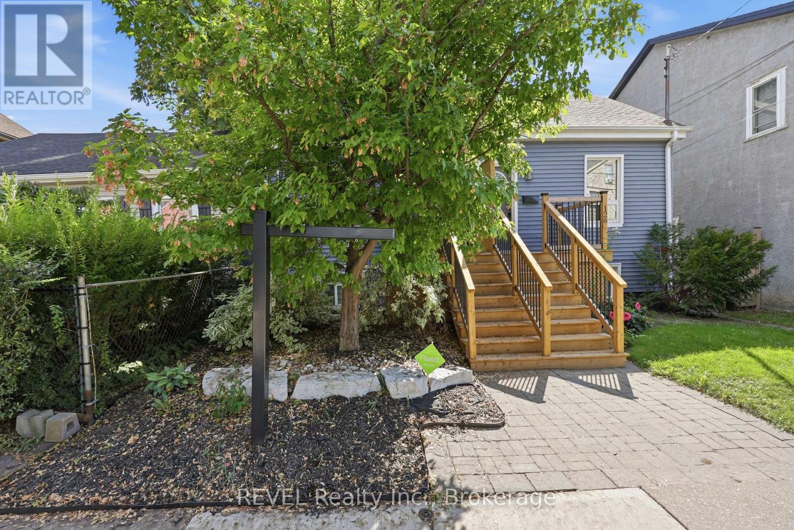 128 ROBERT STREET - 3