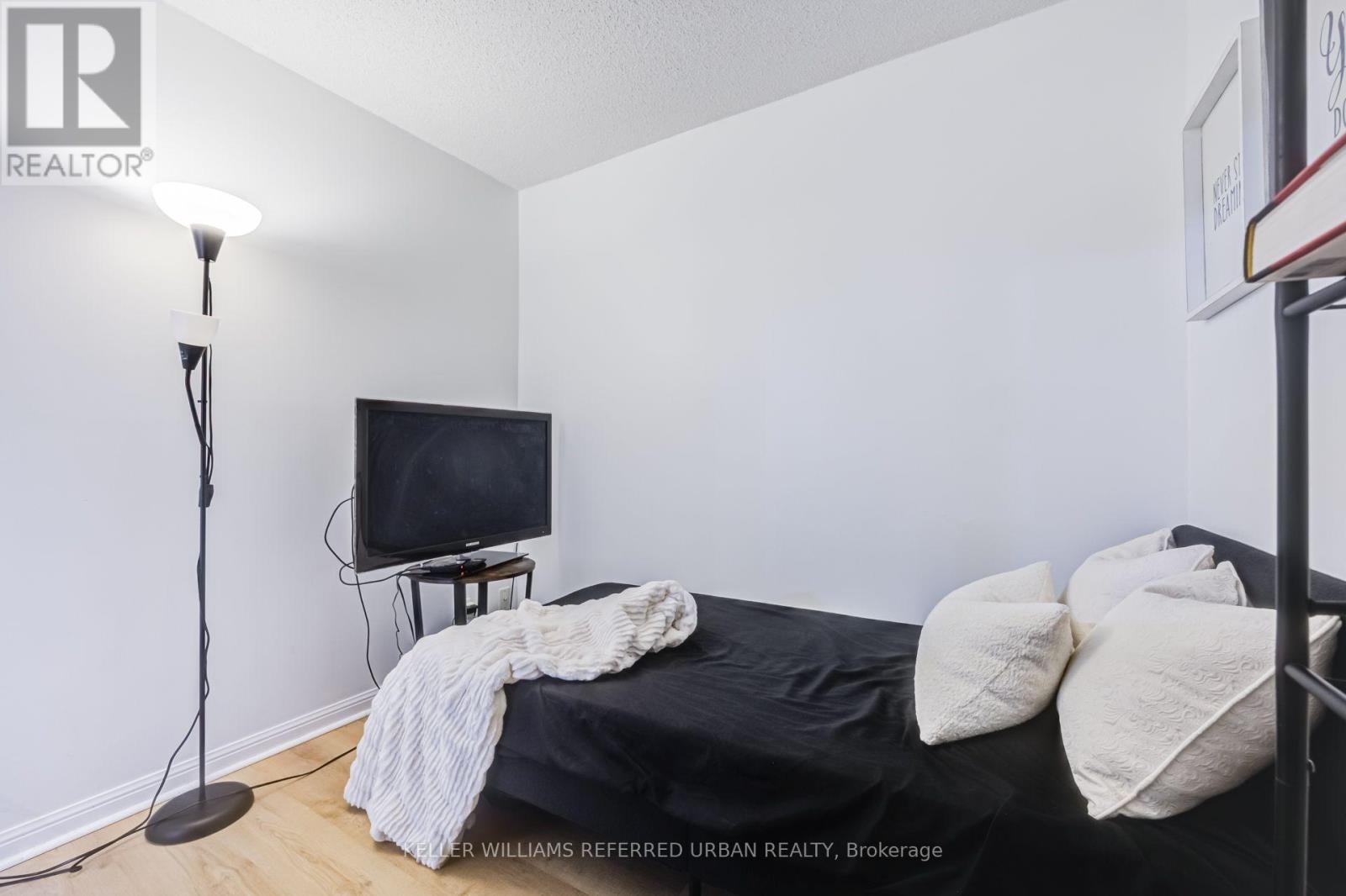 #1908 11 LEE CENTRE DRIVE - 20