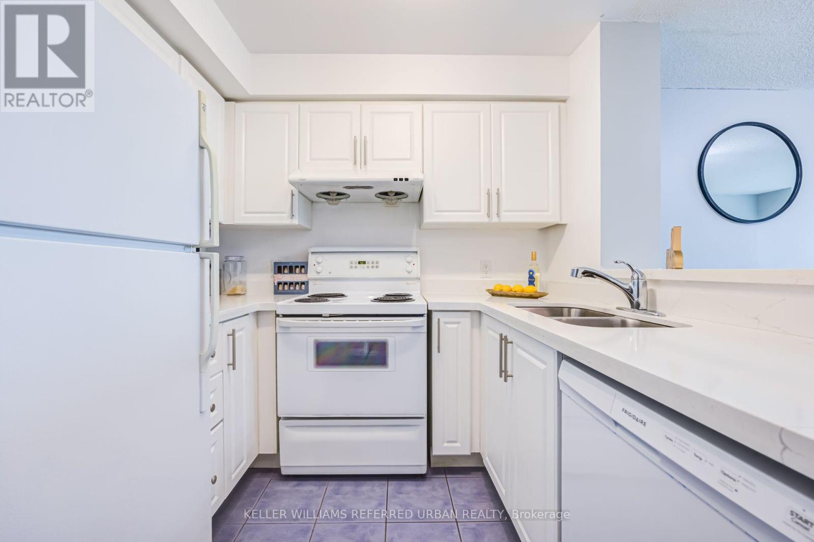 #1908 11 LEE CENTRE DRIVE - Image 8