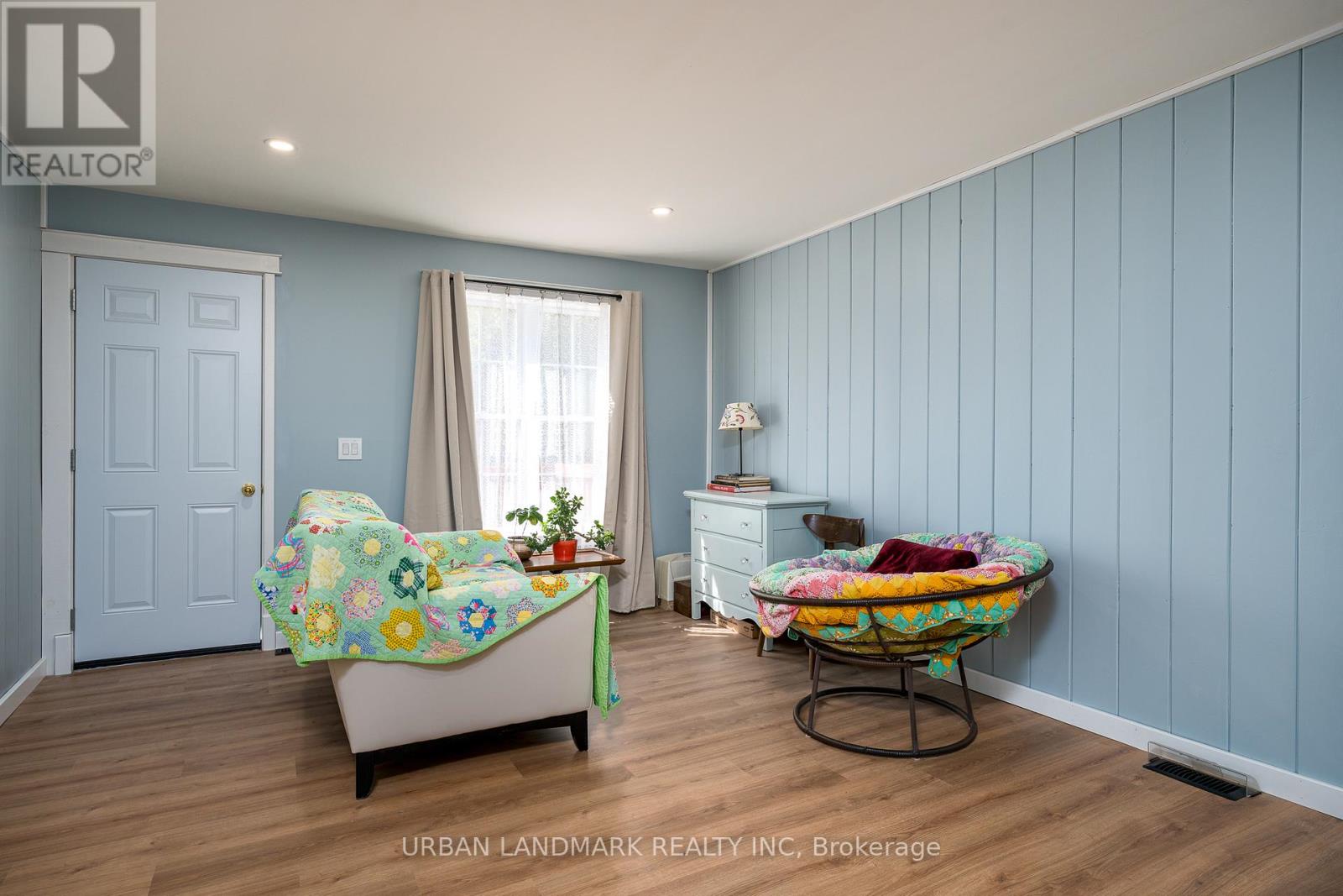 225 ST LAWRENCE STREET W - 10
