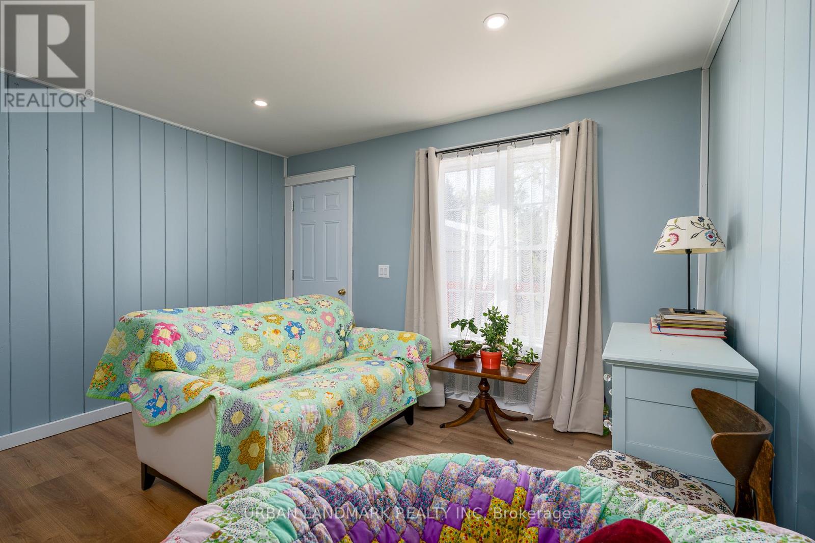 225 ST LAWRENCE STREET W - 11