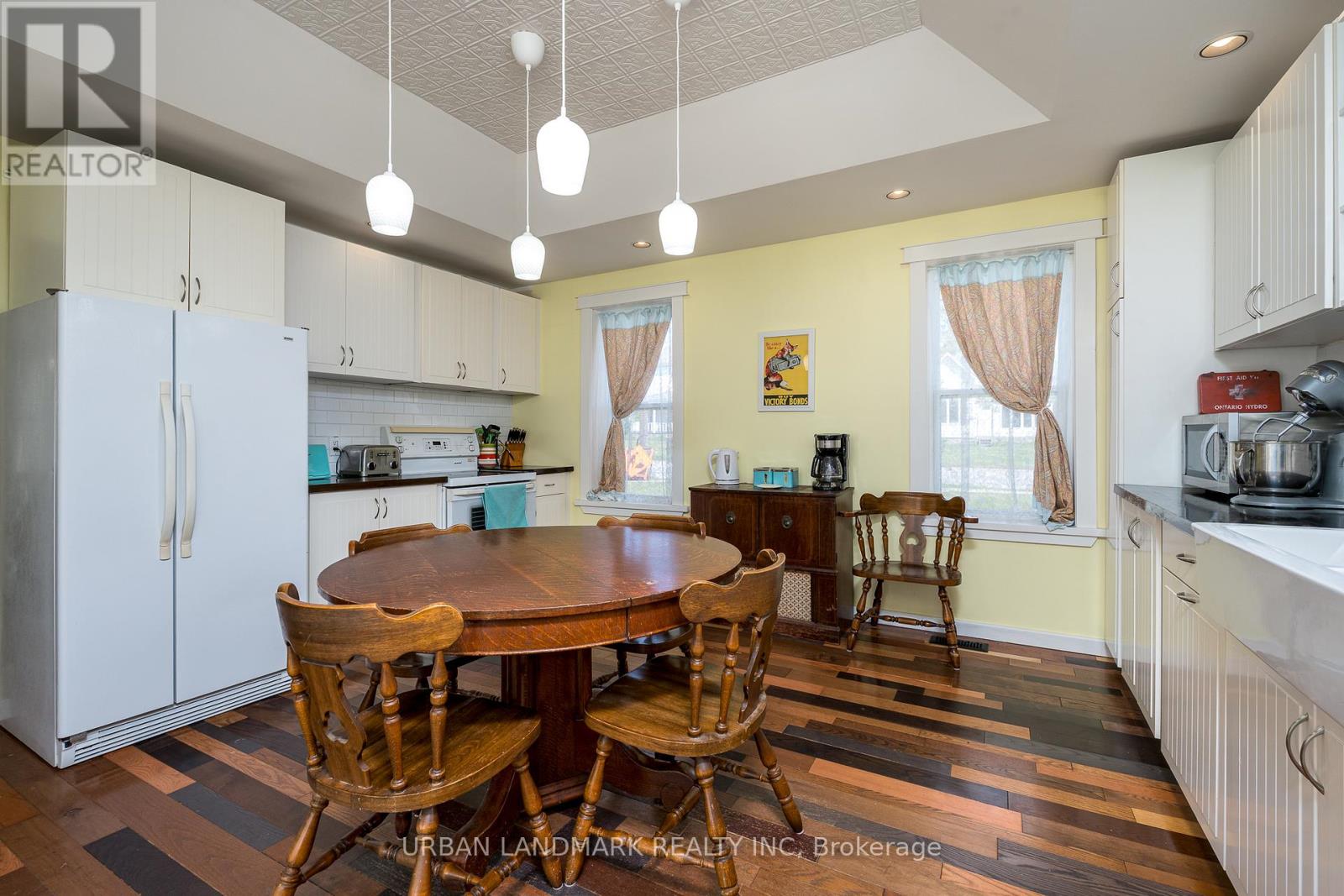 225 ST LAWRENCE STREET W - 18