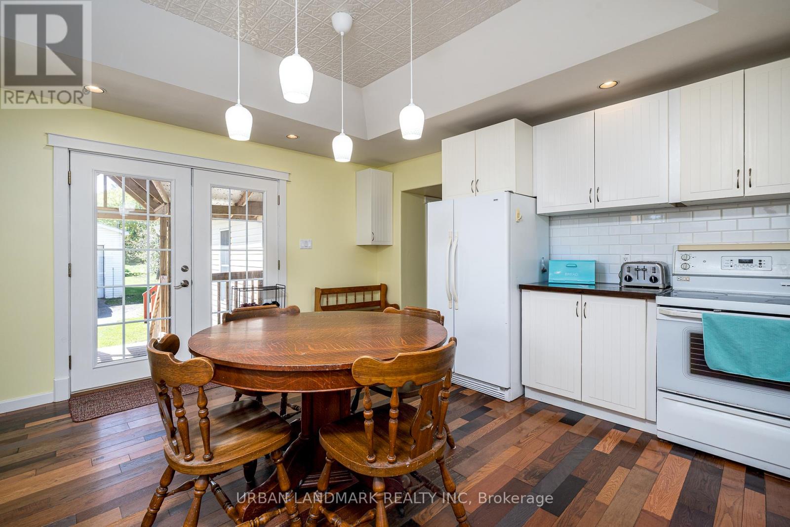 225 ST LAWRENCE STREET W - 19