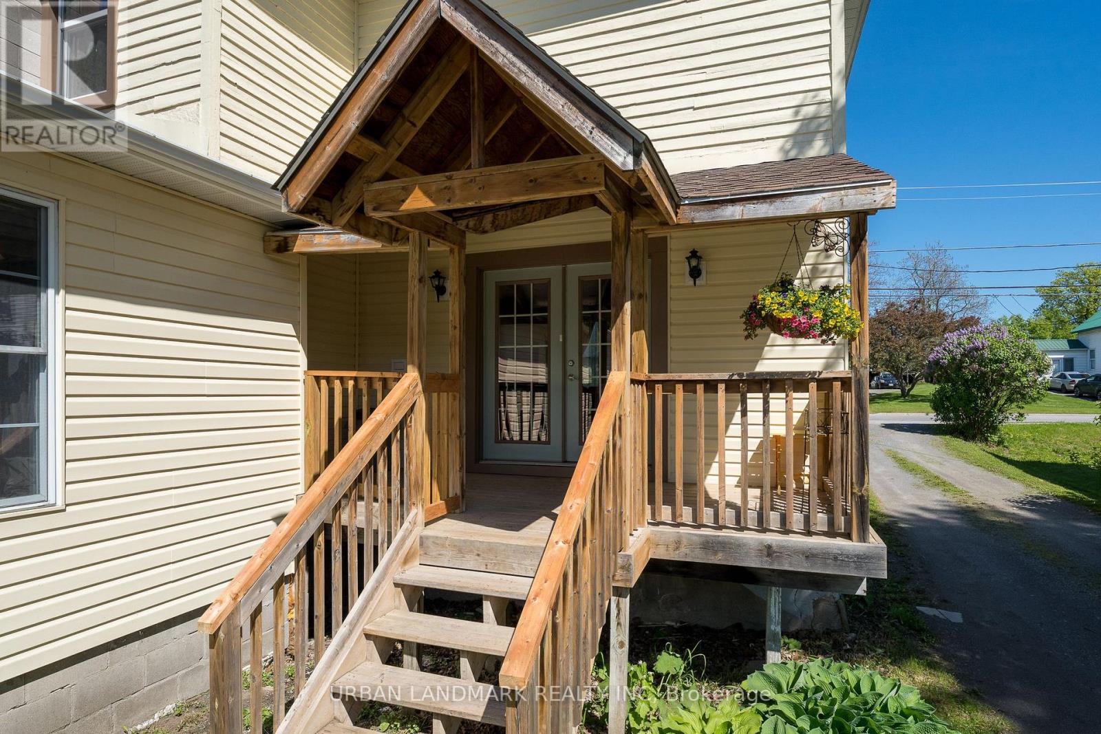 225 ST LAWRENCE STREET W - 35