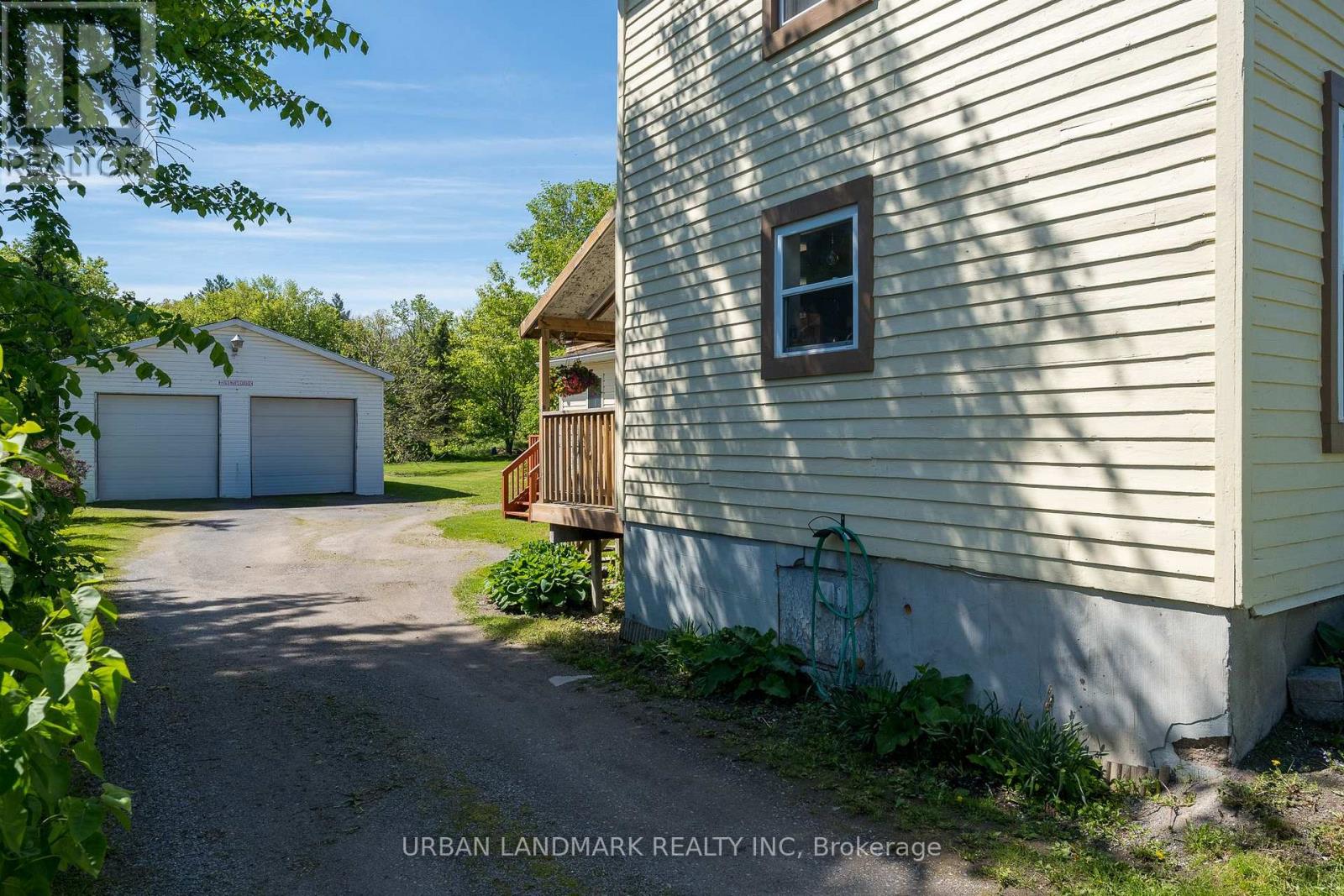 225 ST LAWRENCE STREET W - Image 38