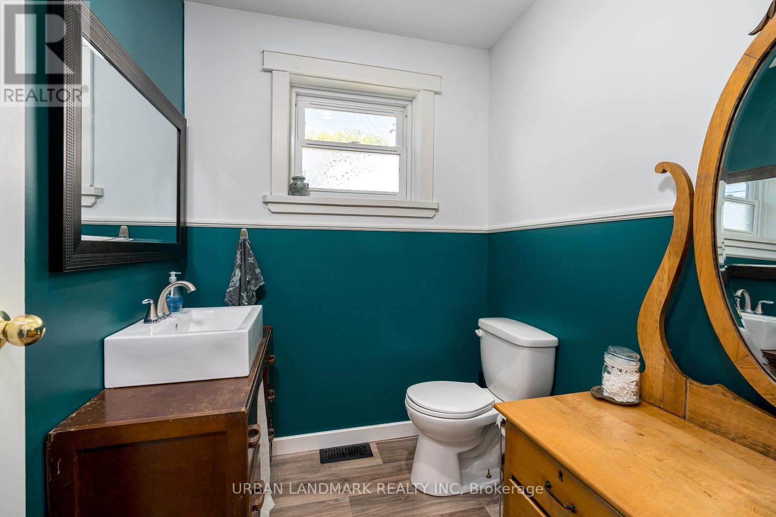 225 ST LAWRENCE STREET W - Image 9