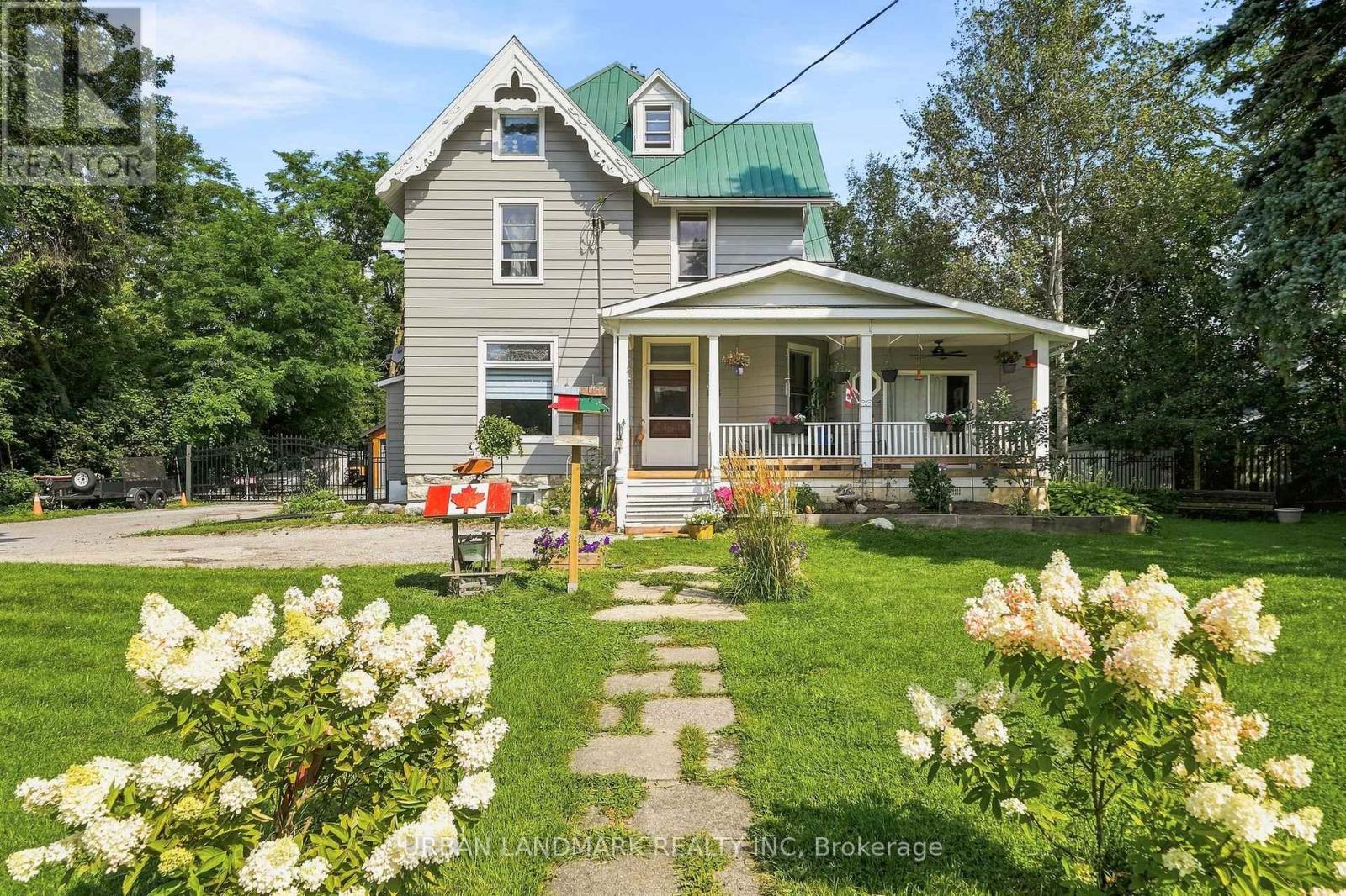 158 ST LAWRENCE STREET E - 1